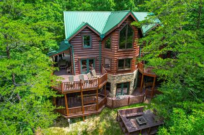 Smoky Cove Resort - Sleeps 20 - With Hot Tub