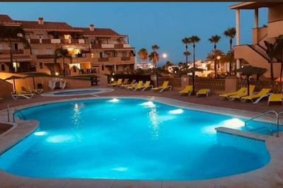 Appartement avec piscine, terrasse et vue sur mer