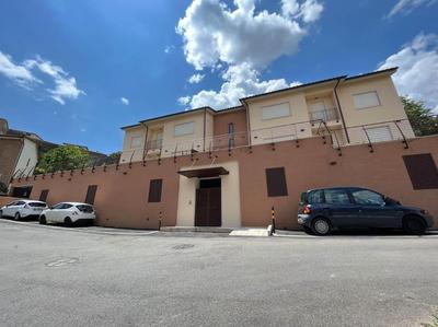 Sotto le Mura, appartamento Tufo