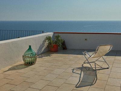 La Ripa-apartment on the cliff edge