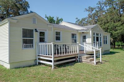 Lemonade Acres, Country Charm Made Convenient!