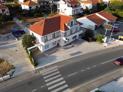 Novi apartmani Škrape u samom centru s parkingom