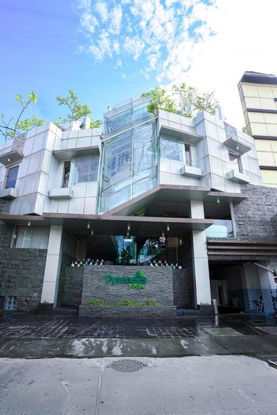 PYRENEES Malioboro Hotel