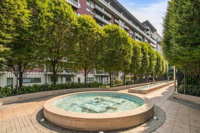 Stylish 2 Bedroom Apartment in Chelsea by Battersea Park with AC