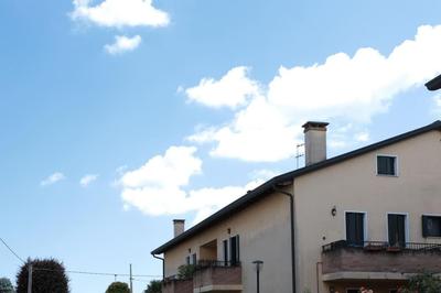 15 min dal centro - Moderno appartamento travato con parcheggio gratuito