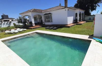 Chalet con piscina privada casa Pepa