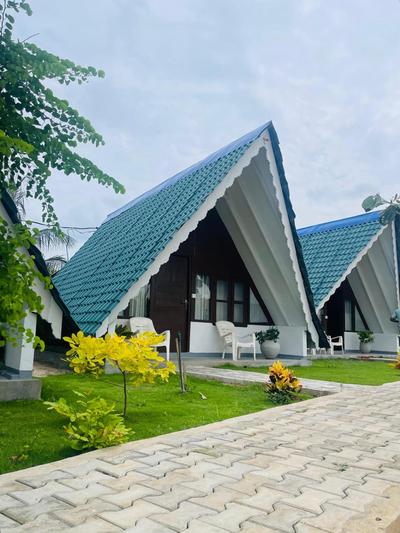 Surfing Beach Nilaveli