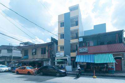 RedDoorz at Delorian Residences