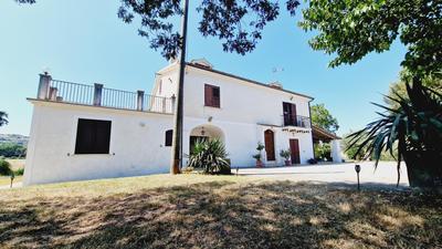 Country Chic Antico Casale - piscina idromassaggio lettini, solarium, cinema experience, wifi, parcheggio