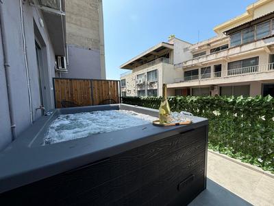 Aelia Jacuzzi Suite, The Luxury Suites