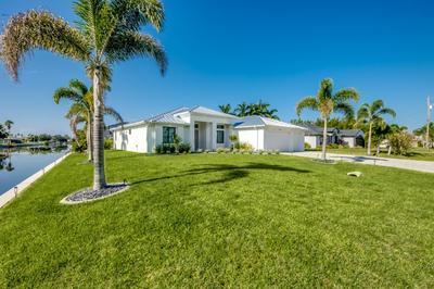 BRANDNEW Villa-PureSun at Canal intersection, heated saltwater pool and spa, facing south