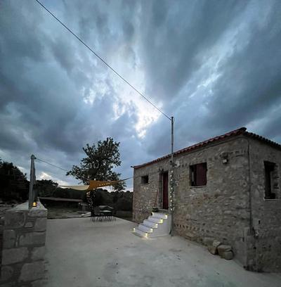 Vaki's country house