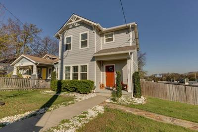 3 Bedroom Home- HUGE yard for pets 4 miles to Broadway