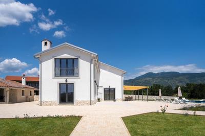 Villa Roti with Pool and Sauna