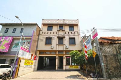 Saloka Guest House & Residence