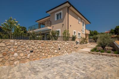 Villa Lusarci with pool