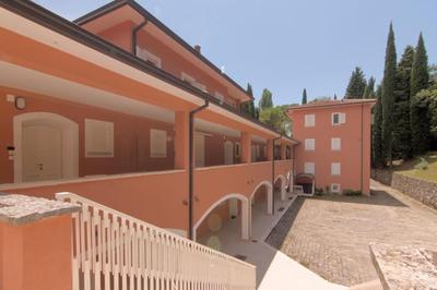 Lalla al Lago Pool - Access, Parking, Lake Views