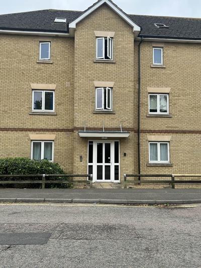 Elegant 3-Bedroom Apt with En suite and Shared Amenities with Free WI-FI