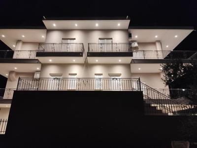 Mani Hillview Apartments