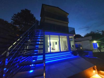Luxury Villa with Jacuzzi and Swimming pool