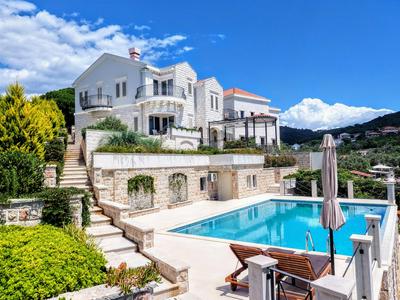Villa Divari Mirista