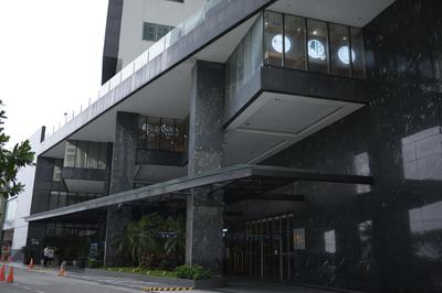 Le Martell 1BR BGC Condo Unit - Infinity Pool & Gym Access with 360 City View