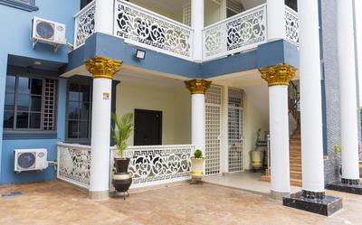 Opheboat Villa and Cuisine Services