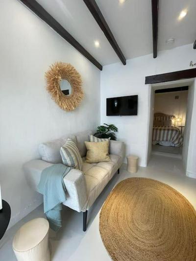 Cozy 1-Bdrm Apt in City Center