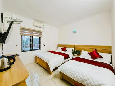 Night Market Heart Hotel MC