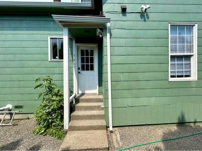 Charming & Bright Gem Prime Location Street Parking with AC