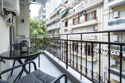 City Glow Apartment by Luxlikehome