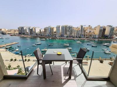 Supreme Seafront apt with Balcony in St.Julian's