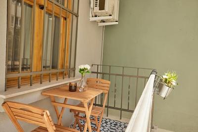 Charming Apt 2 min to Metro