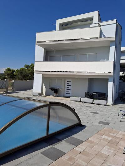 Villa DJ