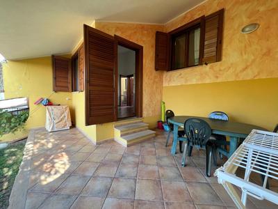 Villetta al mare con giardino e vista