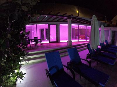 Große Ferienwohnung Mit Pool, Garten Und Terrasse