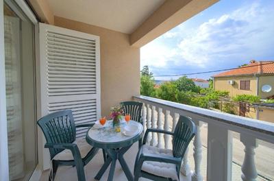 Appartement in Šilo mit Möbliertem Balkon