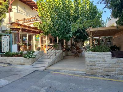 Nikos Hotel