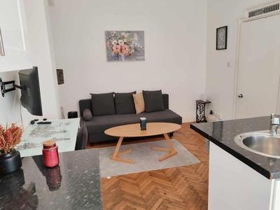 One bedroom apartment by Bayswater, Hyde Park