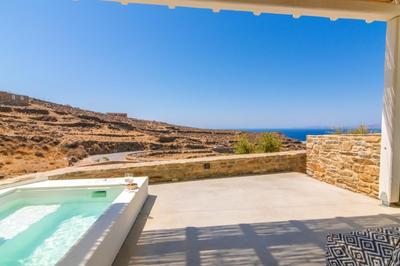 Rockaine Suites by TinosHost