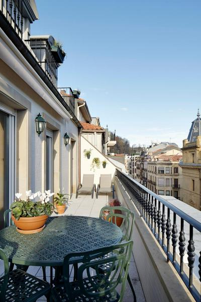 Garibay Terrace by FeelFree Rentals