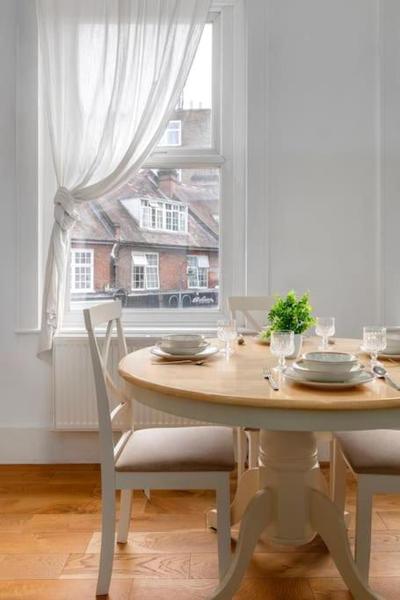 Modern Spacious 2 Bedroom Flat near Richmond Park