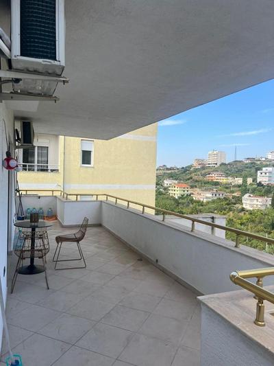 Flos Apartment