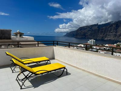 Room in 4 bedroom penthouse with stunning patio