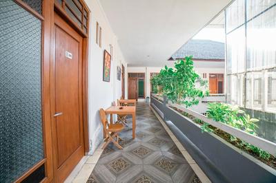 Blok O International Guest House by MHM