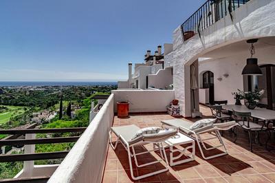 LAG - Spacious 3BR townhouse with private jacuzzi