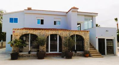 Open and large 1 bed apartment