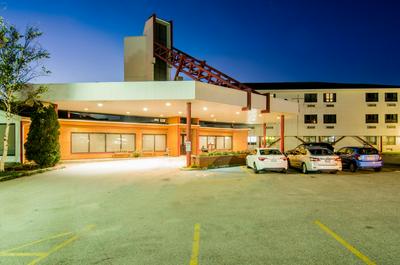 Sinbads Hotel & Suites