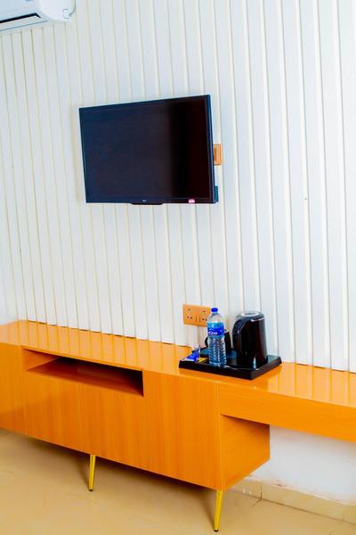 Girozolin hotel and suites