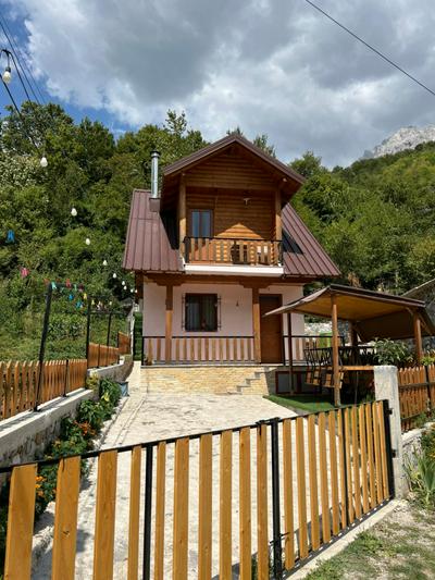 Guest House Shtëpiza Theth